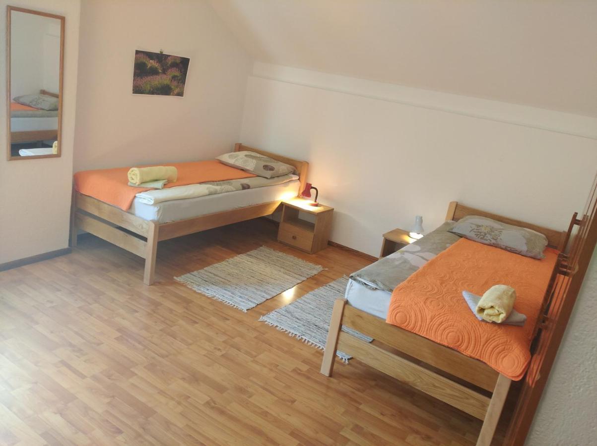 Rooms "Nada Zunic" Книн Екстериор снимка